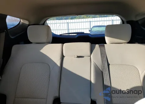 2015 Hyundai Santa Fe Sport z USA, uszkodzony, nr VIN 5XYZUDLB8FG262853